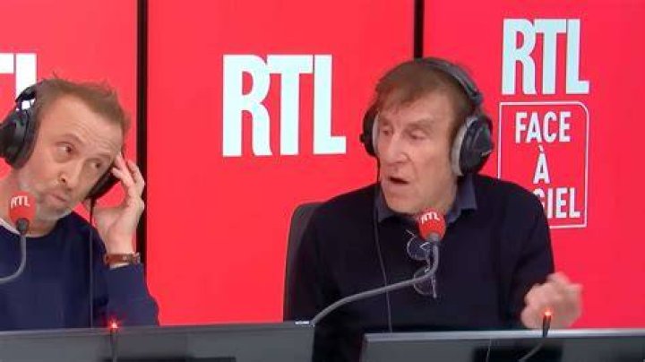 Au-delà du micro : Souchon comme auteur-compositeur