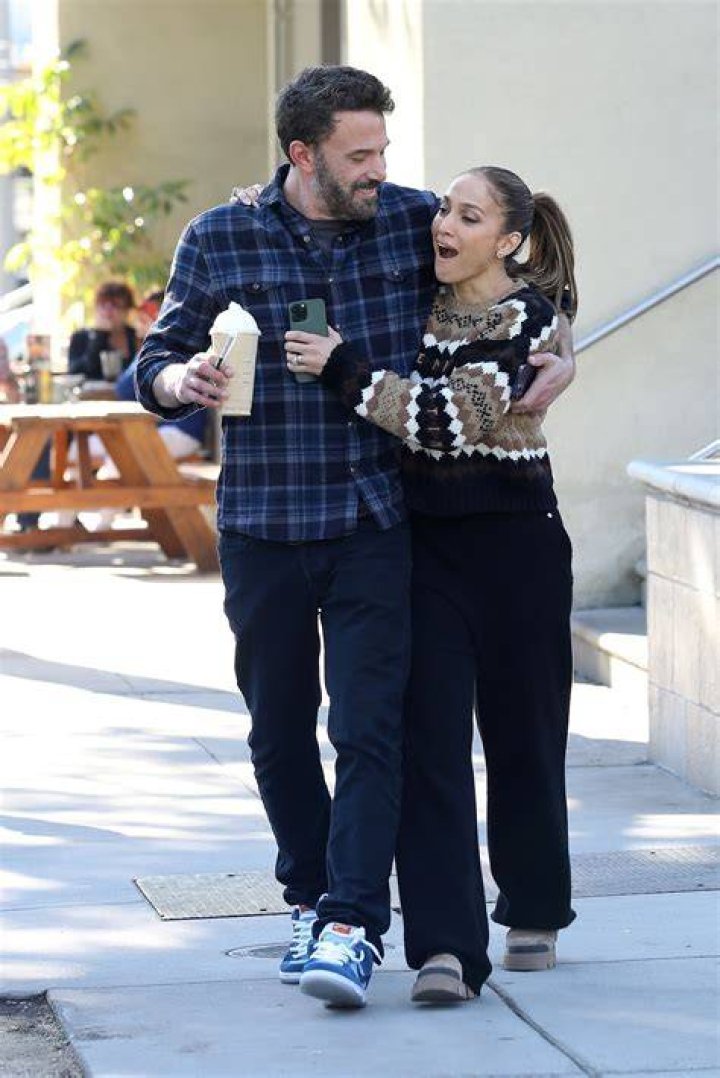 Ben Affleck Cheats With Emily Ratajkowski, The Nude Model In Blurred Lines Video - Jennifer Garner Goes Insane Ben Affleck Cheats With Emily Ratajkowski, The Nude Model In Blurred Lines Video - Jennifer Garner Goes Insane