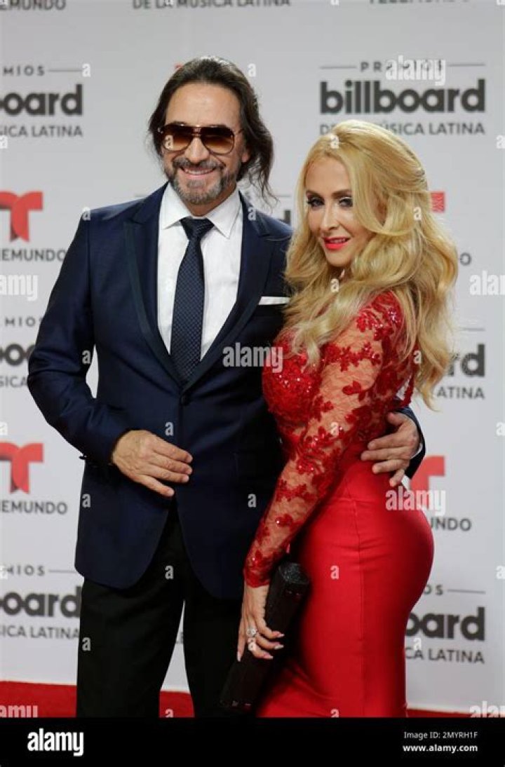 Cristian Salas, Marco Antonio Solis's Wife