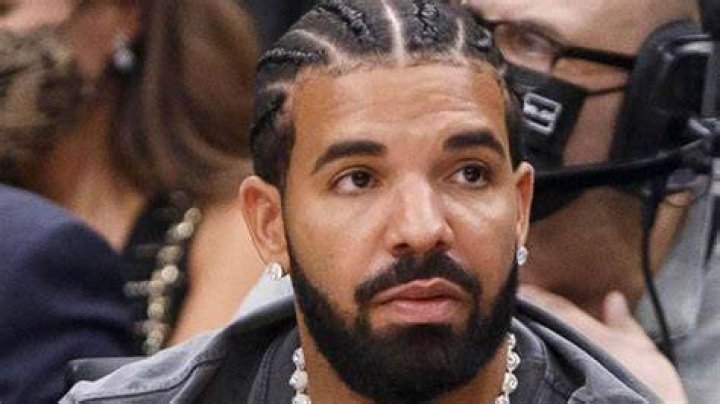 Drake Verbally Beats Rihanna&rsquo;s Face In