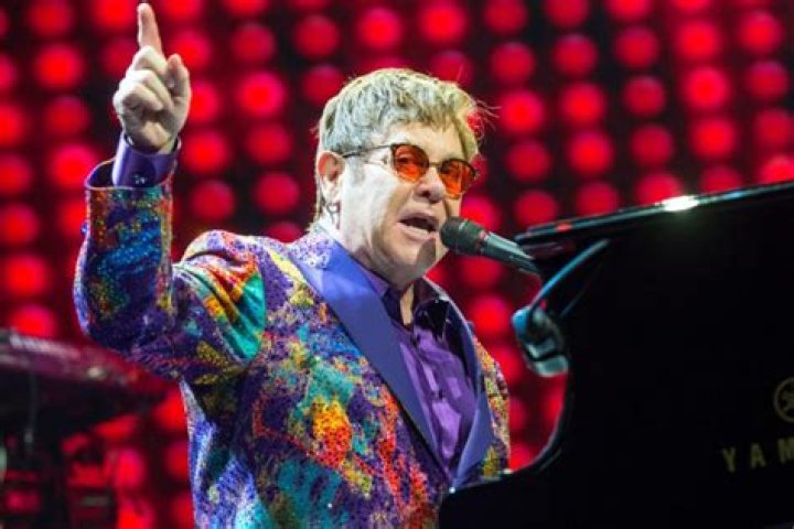 Elton John Sa Taille