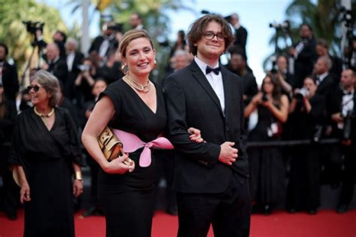 Fils De Julie Gayet