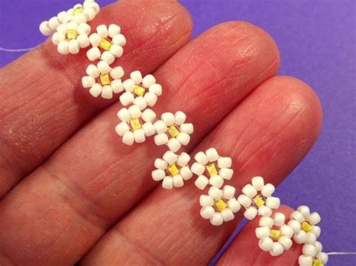Flower power! How to make a daisy chain