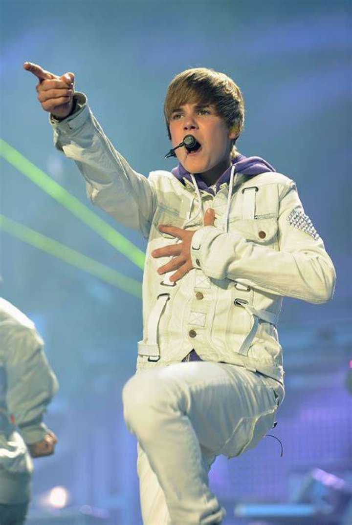 Justin Bieber High On Second-Hand Marijuana Smoke While Illegally Drinking With Selena Gomez Justin Bieber High On Second-Hand Marijuana Smoke While Illegally Drinking With Selena Gomez
