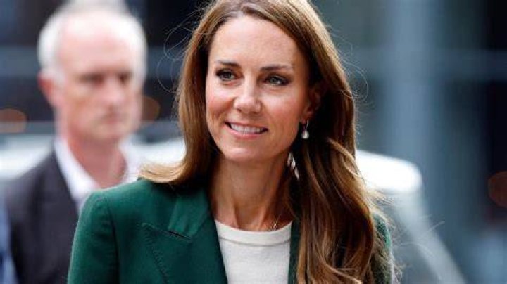 Kate Middleton's Family Disgust Queen Elizabeth: James and Pippa Middleton's Clinging and Social Climbing To Blame?