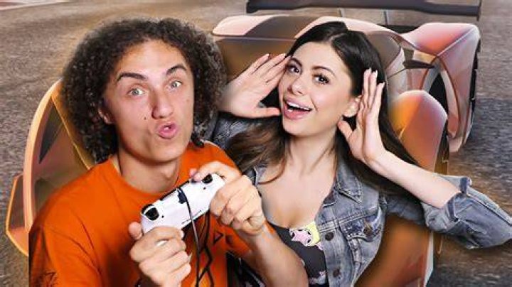 Kwebbelkop, Azzyland's Boyfriend