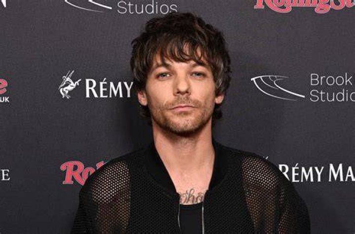 Louis Tomlinson's Photo with his Two Little Siblings Absolutely Made Us Melt! 1