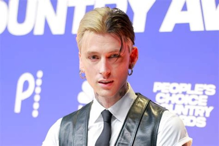 Machine Gun Kelly - Celebrity