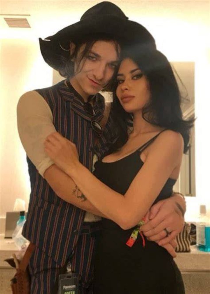 Niedosyt, Emerson Barrett's Girlfriend