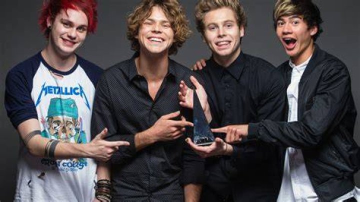 PHOTO 5 Seconds of Summer Newsletter | 3rd December 2016