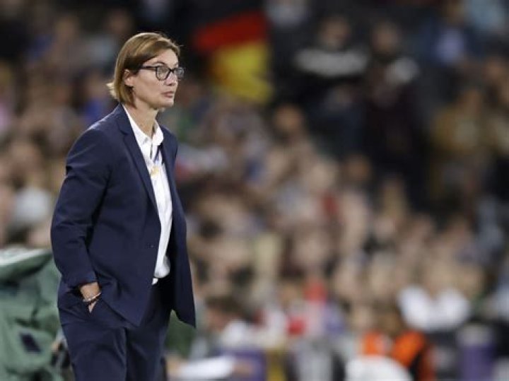 Qui Remplace Corinne Diacre