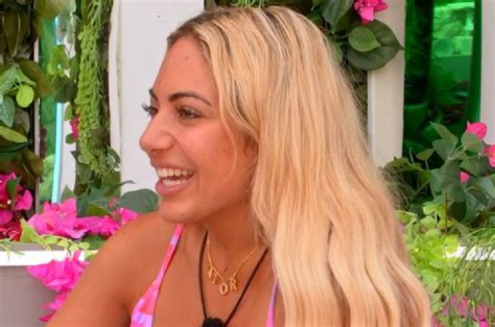 Savanah Badger Love Island