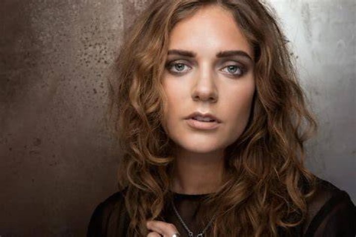 Tove Lo Biography, Songs, Age, Height, Net Worth, Instagram, Husband, Boyfriend, Awards